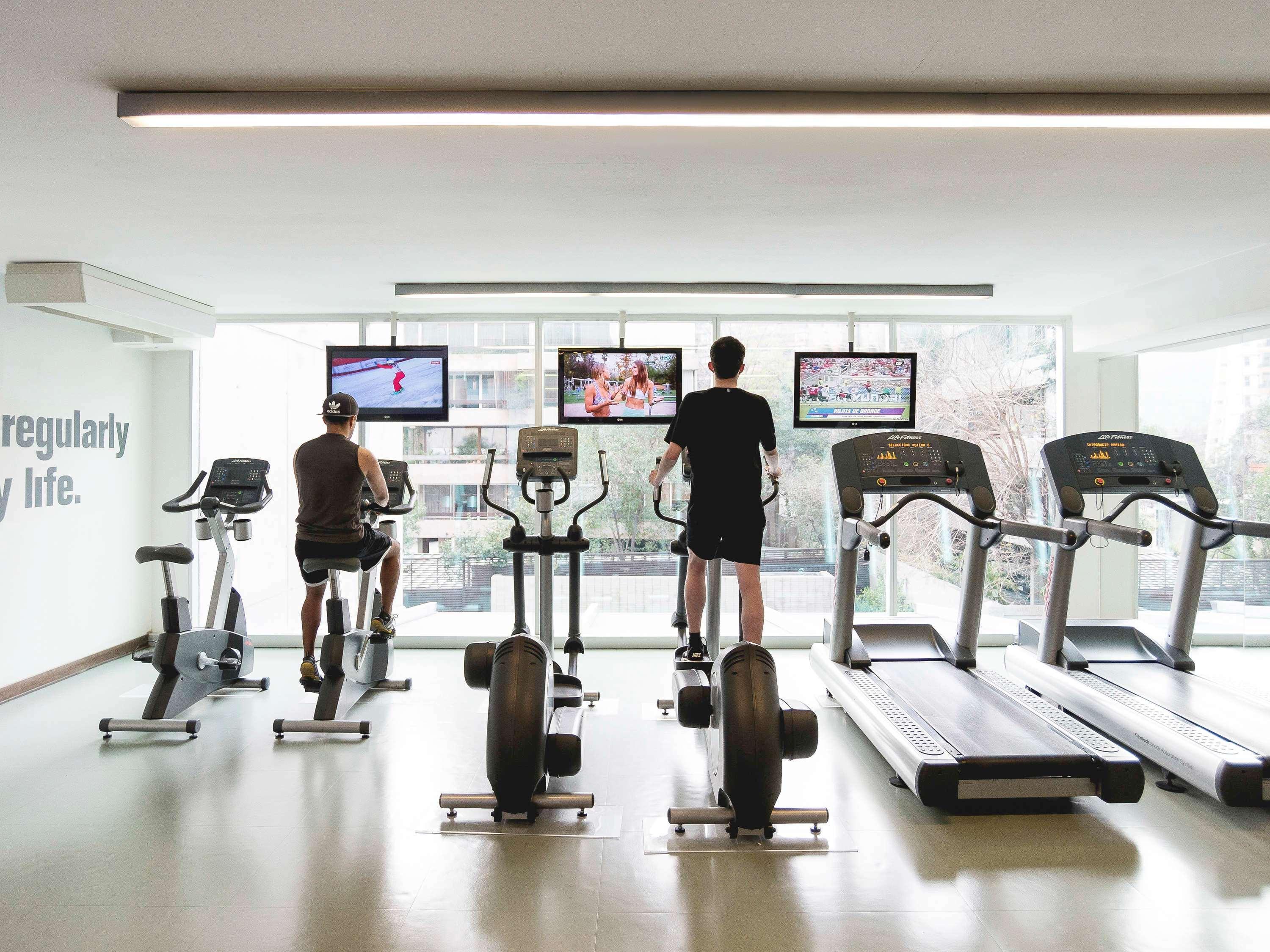 Pullman Santiago Vitacura Экстерьер фото The gym at the hotel