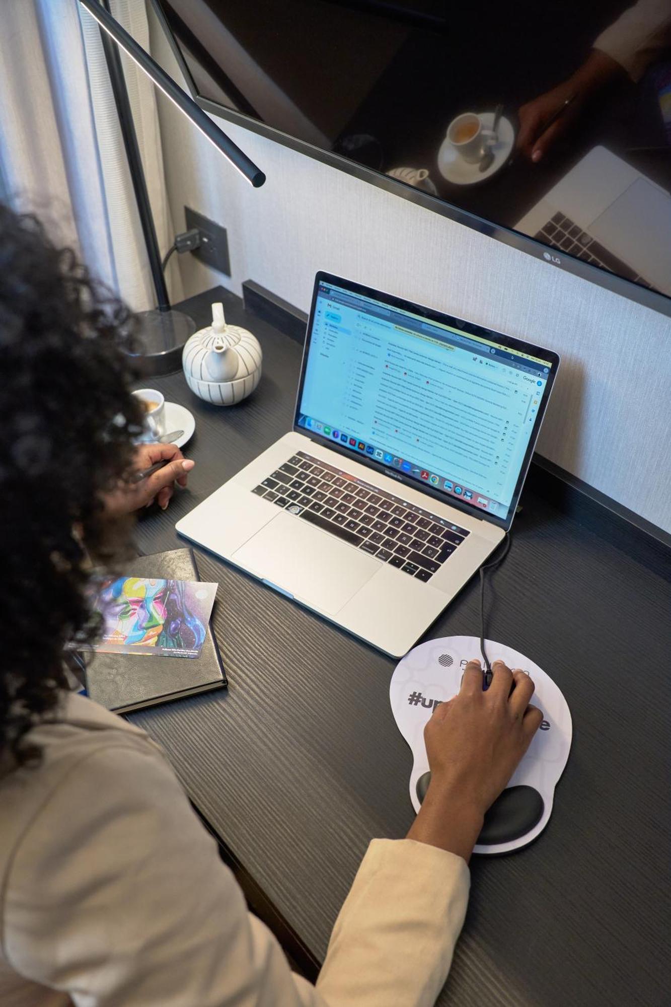 Pullman Santiago Vitacura Экстерьер фото Surface Laptop 3
